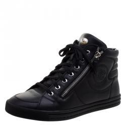 مملوكة مسبقًا حذاء رياضي شانيل عنق مرتفع لمسات سحاب مزدوج CC جلد أسود مقاس 38.5