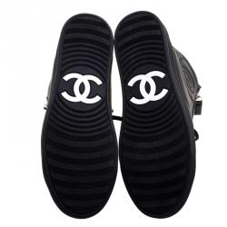 مملوكة مسبقًا حذاء رياضي شانيل عنق مرتفع لمسات سحاب مزدوج CC جلد أسود مقاس 38.5