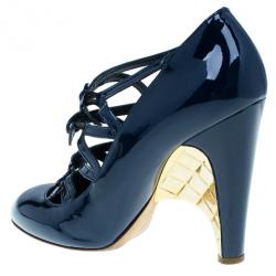 Pre Owned حذاء شانيل أزرق لامع بسيور وكعب روكي مقاس 37