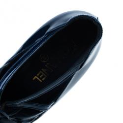 Pre Owned حذاء شانيل أزرق لامع بسيور وكعب روكي مقاس 37