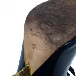 Pre Owned حذاء شانيل أزرق لامع بسيور وكعب روكي مقاس 37