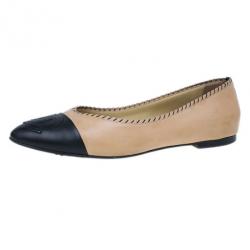 مملوكة مسبقًا Chanel Peach and Black Cap Toe CC Ballet Flats Size 40.5