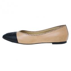 مملوكة مسبقًا Chanel Peach and Black Cap Toe CC Ballet Flats Size 40.5