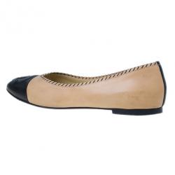مملوكة مسبقًا Chanel Peach and Black Cap Toe CC Ballet Flats Size 40.5