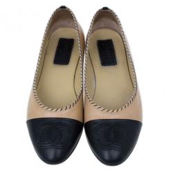 مملوكة مسبقًا Chanel Peach and Black Cap Toe CC Ballet Flats Size 40.5