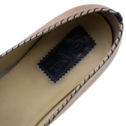 مملوكة مسبقًا Chanel Peach and Black Cap Toe CC Ballet Flats Size 40.5