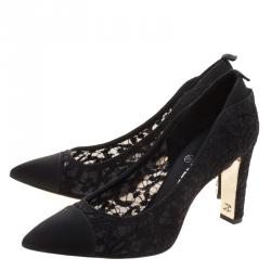 مملوكة مسبقًا Chanel Black Lace Pointed Toe Pumps Size 39.5