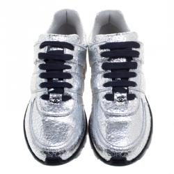 Pre Owned حذاء رياضي شانيل جلد مشقق فضي ميتالك مقاس 39.5