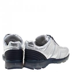 Pre Owned حذاء رياضي شانيل جلد مشقق فضي ميتالك مقاس 39.5