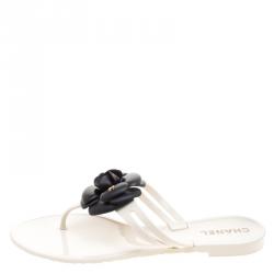 مملوكة مسبقًا Chanel White And Black Jelly Camellia Thong Sandals Size 39