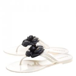 مملوكة مسبقًا Chanel White And Black Jelly Camellia Thong Sandals Size 39