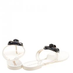 مملوكة مسبقًا Chanel White And Black Jelly Camellia Thong Sandals Size 39