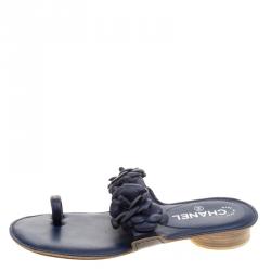 مملوكة مسبقًا Chanel Blue Leather Camellia Toe Ring Flat Sandals Size 39