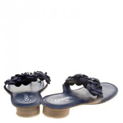 مملوكة مسبقًا Chanel Blue Leather Camellia Toe Ring Flat Sandals Size 39