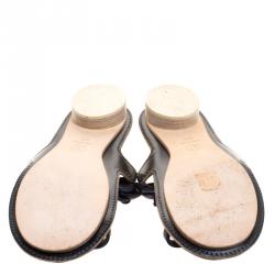 مملوكة مسبقًا Chanel Blue Leather Camellia Toe Ring Flat Sandals Size 39