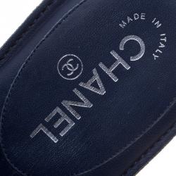 مملوكة مسبقًا Chanel Blue Leather Camellia Toe Ring Flat Sandals Size 39