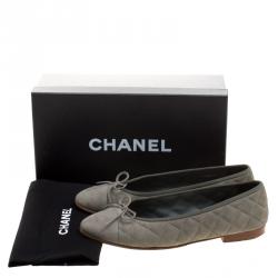 مملوكة مسبقًا حذاء فلات باليه شانيل فيونكة CC نوبوك مبطن كاكي مقاس 39