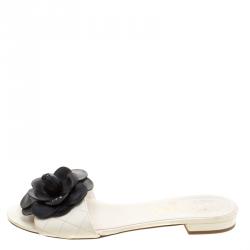 مملوكة مسبقًا Chanel Cream Quilted Leather Camellia Embellished Flat Slides Size 38