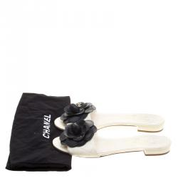 مملوكة مسبقًا Chanel Cream Quilted Leather Camellia Embellished Flat Slides Size 38