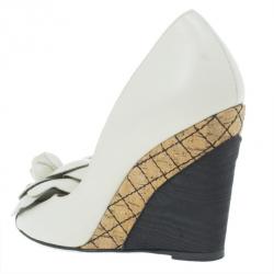 مملوكة مسبقًا Chanel White Leather Camellia D'orsay Wedges Size 37