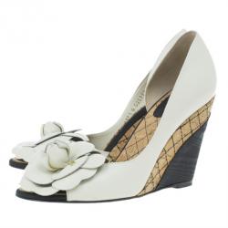 مملوكة مسبقًا Chanel White Leather Camellia D'orsay Wedges Size 37