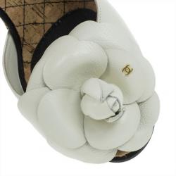 مملوكة مسبقًا Chanel White Leather Camellia D'orsay Wedges Size 37