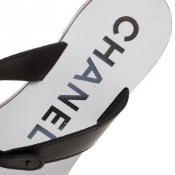 مملوكة مسبقًا صندل شانيل بإصبع فلات CC جلد أسود مقاس 36