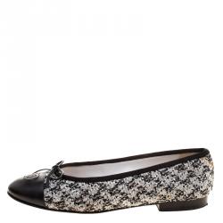 مملوكة مسبقًا Chanel Monochrome Sequins Embellished Tweed and Leather Cap Toe CC Bow Ballet Flats Size 37.5