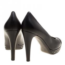 Pre Owned حذاء كعب عالي شانيل جلد أسود مقدمة CC بسلسلة مزينة نعل سميك مقاس 40