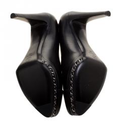 Pre Owned حذاء كعب عالي شانيل  جلد أسود مقدمة CC بسلسلة مزينة نعل سميك مقاس 40