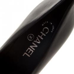 Pre Owned حذاء كعب عالي شانيل جلد أسود مقدمة CC بسلسلة مزينة نعل سميك مقاس 40