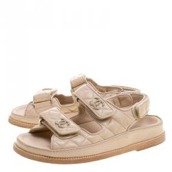 Pre Owned صندل شانيل فلات فلكرو CC جلد مبطن بيج مقاس 36.5