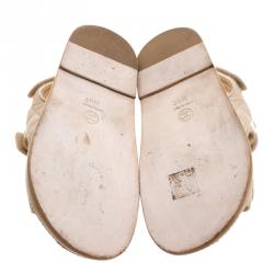 Pre Owned صندل شانيل فلات فلكرو CC جلد مبطن بيج مقاس 36.5