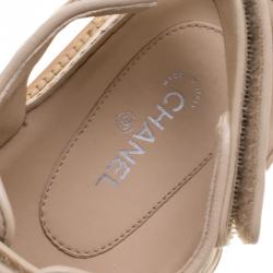 Pre Owned صندل شانيل فلات فلكرو CC جلد مبطن بيج مقاس 36.5