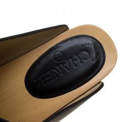 Pre Owned صندل سلايد شانيل جلد أسود نعل خشبي مقاس 39.5