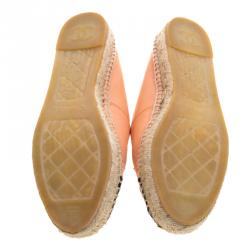 Pre Owned حذاء إسبادريل شانيل CC سويدي برتقالي فلوروسينت مقاس 39