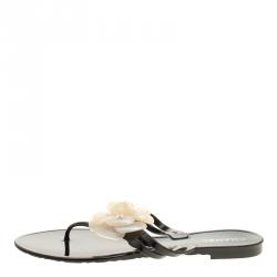 مملوكة مسبقًا صندل شانيل فلات كاميليا CC جيلي أسود مقاس 41