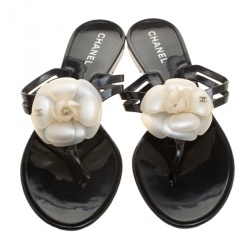 مملوكة مسبقًا صندل شانيل فلات كاميليا CC جيلي أسود مقاس 41