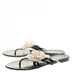 مملوكة مسبقًا صندل شانيل فلات كاميليا CC جيلي أسود مقاس 41