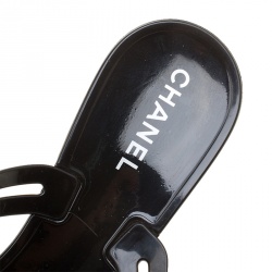 مملوكة مسبقًا صندل شانيل فلات كاميليا CC جيلي أسود مقاس 41