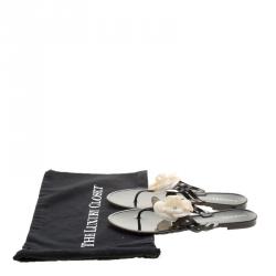 مملوكة مسبقًا صندل شانيل فلات كاميليا CC جيلي أسود مقاس 41