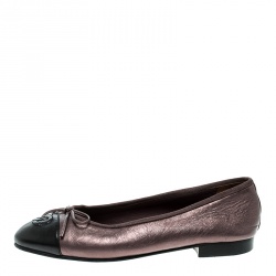 Pre Owned Chanel Lilac/Black Leather CC Cap Toe Ballet Flats Size 36