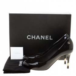 مملوكة مسبقًا Chanel Black Patent Leather CC Pearl Heel Round Toe Pumps Size 37