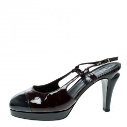 مملوكة مسبقًا صندل شانيل فتحة كعب نعل سميك غطاء مقدمة جلد لامع لونين مقاس 37.5