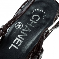 مملوكة مسبقًا صندل شانيل فتحة كعب نعل سميك غطاء مقدمة جلد لامع لونين مقاس 37.5