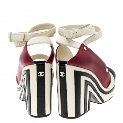 مملوكة مسبقًا صندل شانيل نعل سميك ملتف كاحل مقدمة مفتوحة جلد ثلاثي اللون مقاس 39.5