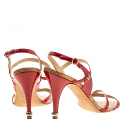 مملوكة مسبقًا صندل شانيل CC جلد أسود أحمر بفتحة كعب مقاس 37.5