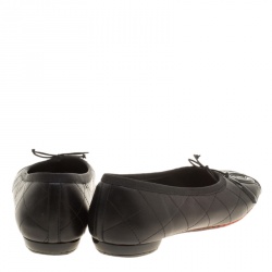 مملوكة مسبقًا Chanel Black Quilted Leather CC Cambon Ballet Flats Size 37