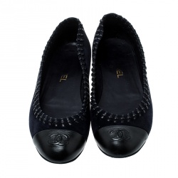 مملوكة مسبقًا حذاء فلات باليه شانيل حواف مخيطة بالجلد غطاء مقدمة جلد CC وسويدي لونين مقاس 40