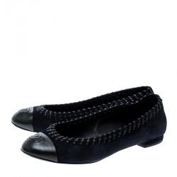 مملوكة مسبقًا حذاء فلات باليه شانيل حواف مخيطة بالجلد غطاء مقدمة جلد CC وسويدي لونين مقاس 40